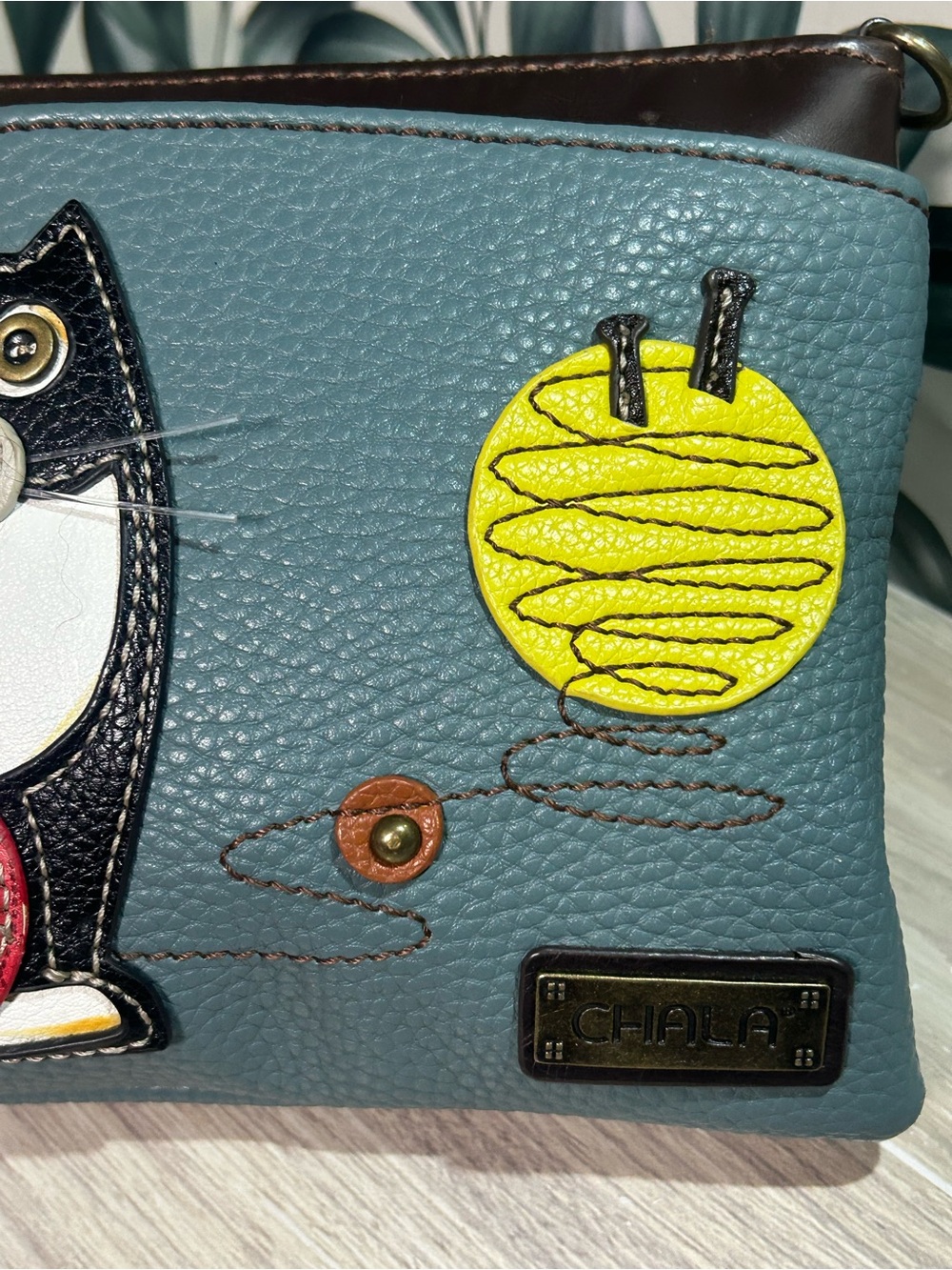 CHALA Fat Cat/Tuxedo Cat Mini Crossbody Bag - Picture 4 of 12